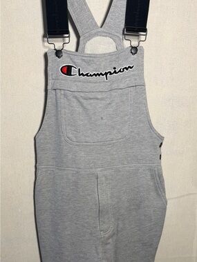 Champion Gray Sweatshirt Overalls Shorts Women’s Size Small Logo Athleisure